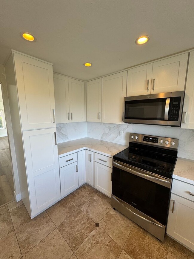 Building Photo - Spacious Home in La Costa with Nice View!!