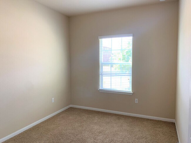 Building Photo - Cedar Park 4-Bedroom Home
