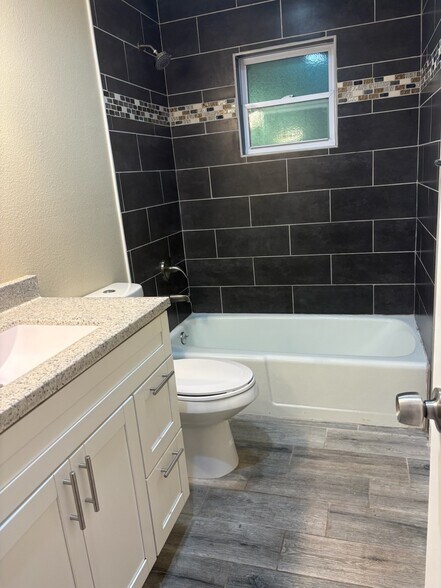 Building Photo - 6760 Pot O Gold Ln