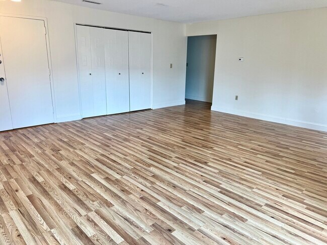 Building Photo - 1006 Paradise Rd