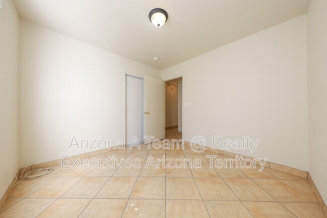 Building Photo - 7041 Mitchell Flyer Rd