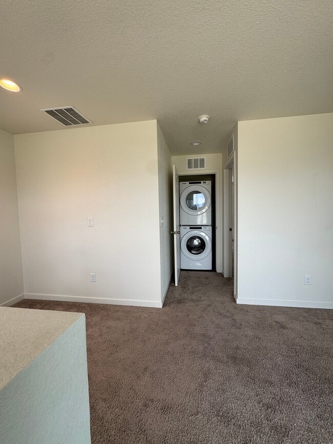Building Photo - 5836 Thurless Ln