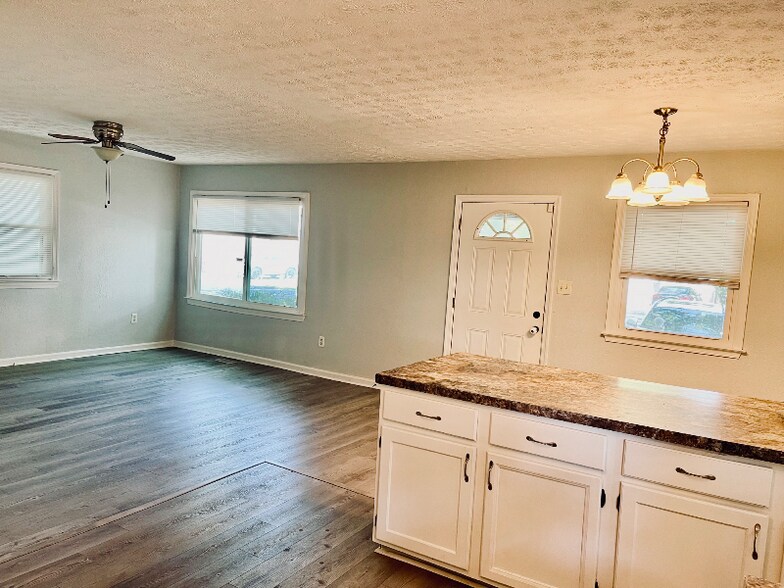 Building Photo - 1006 New St