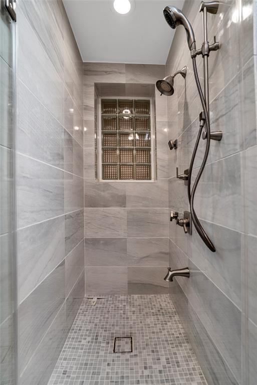 Building Photo - 5851 Doliver Dr