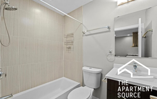 Building Photo - 1337 W Walton St