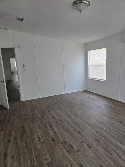 Building Photo - 589 Anna Ave