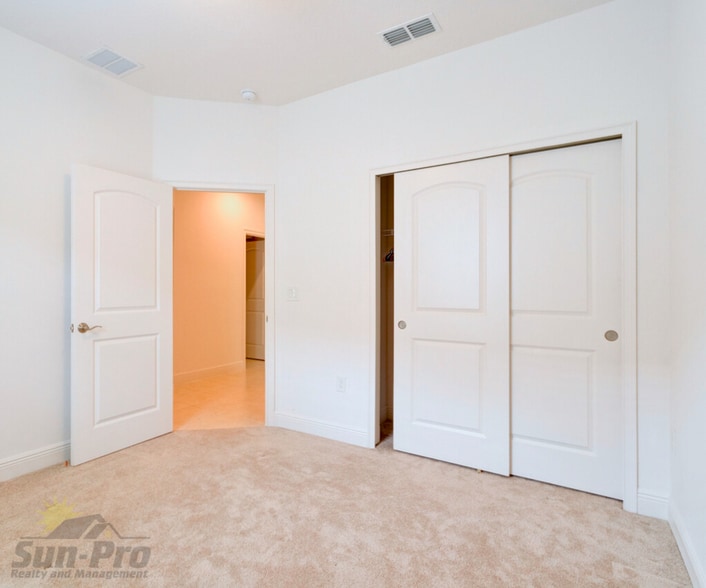 Building Photo - 5563 Estero Loop