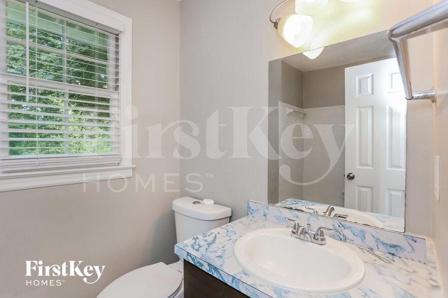 Building Photo - 3120 Oak Dr