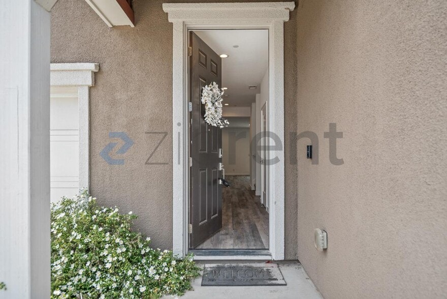 Building Photo - 1280 Hernandez Wy