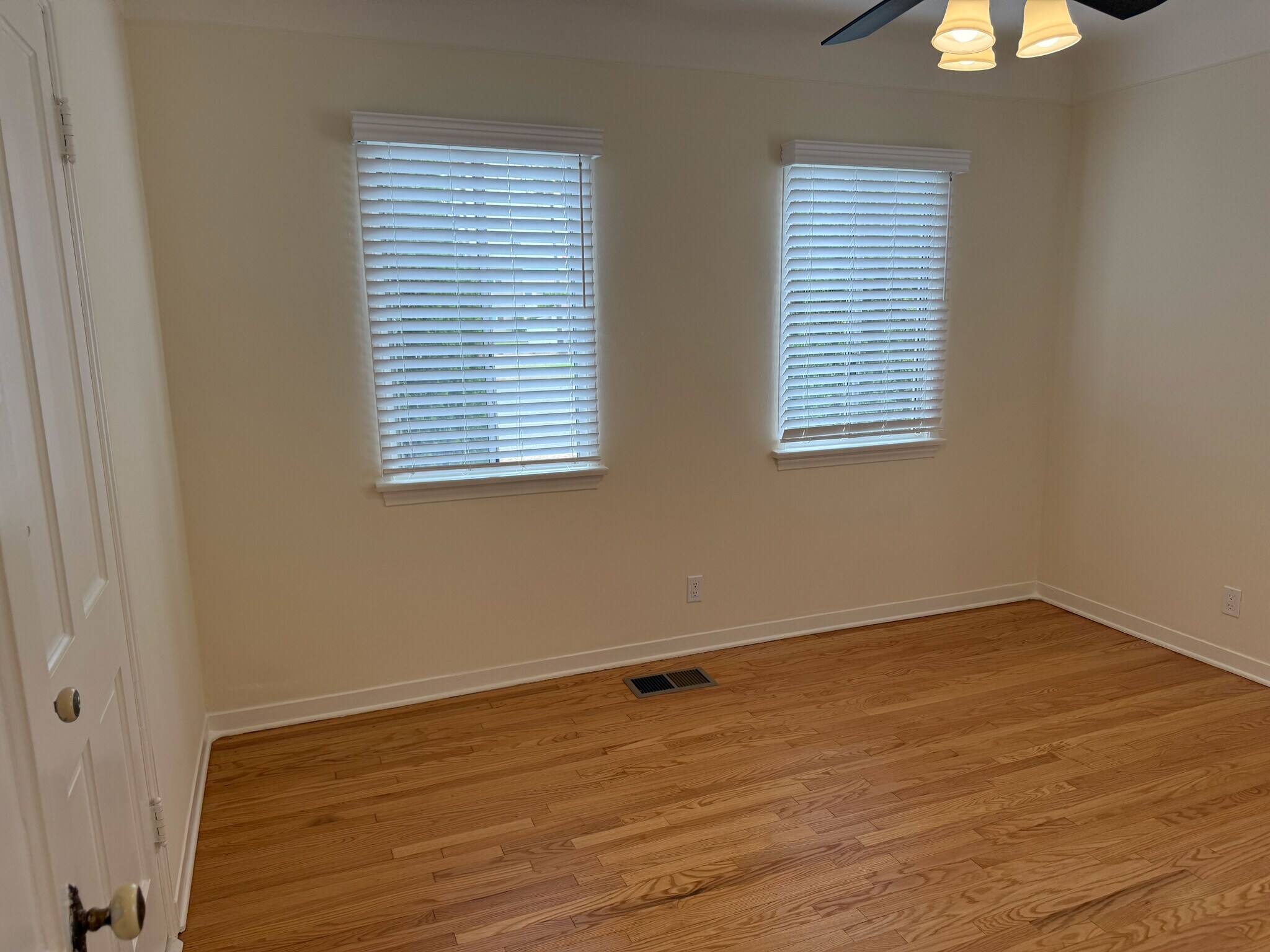Building Photo - 617 W Glenoaks Blvd