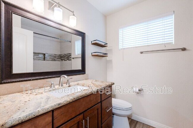 Building Photo - 3231 N Woodburne Dr