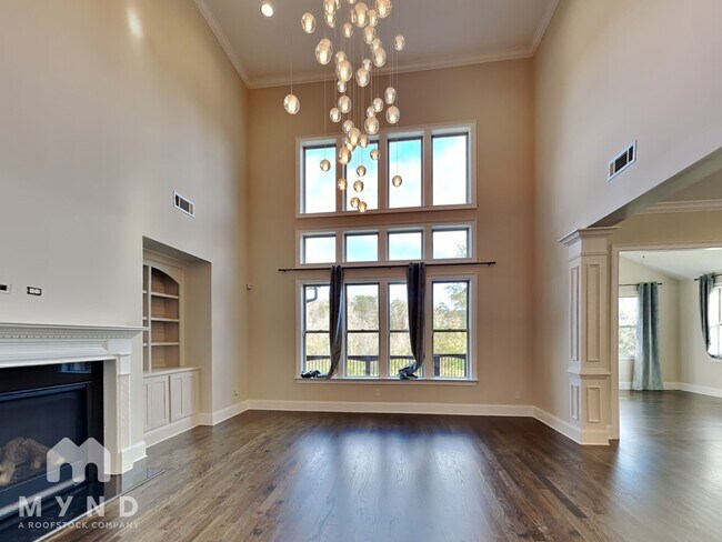 Building Photo - 2995 Manorview Ln