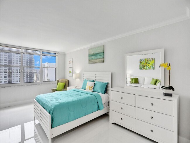 Building Photo - 2501 S Ocean Dr