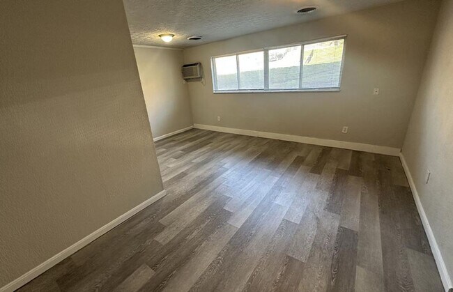 Building Photo - 551 Lowell Ave