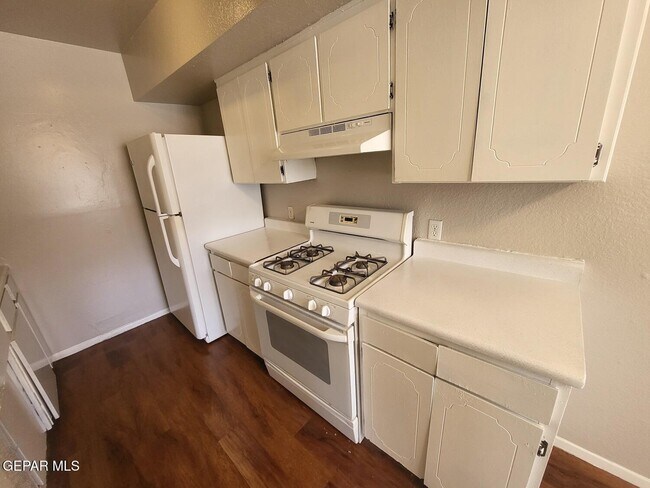 Building Photo - 5209 Carousel Dr