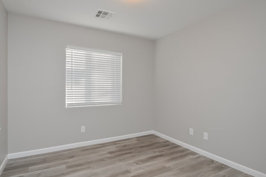 Building Photo - 4815 Longshot Dr