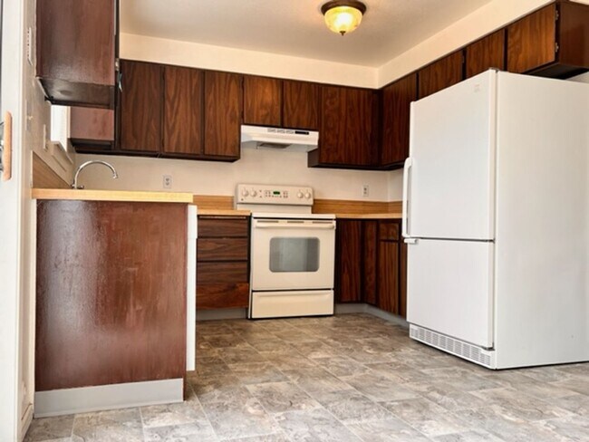 Building Photo - 200 N Stierman Way