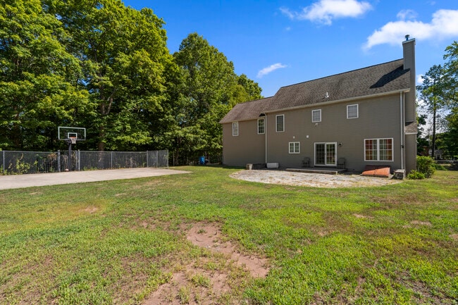 Building Photo - 802 Evergreen Ave