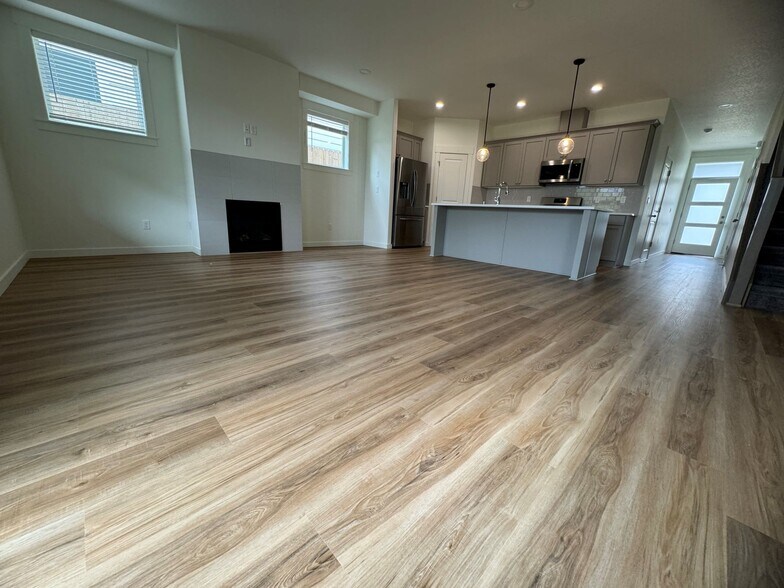 Building Photo - 6926 N Madison Cir