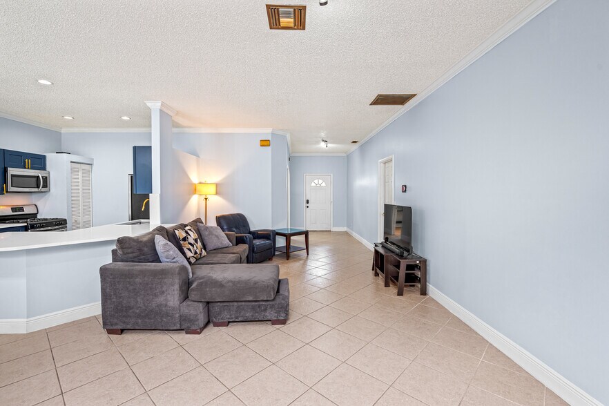 Building Photo - 1242 Olympic Cir