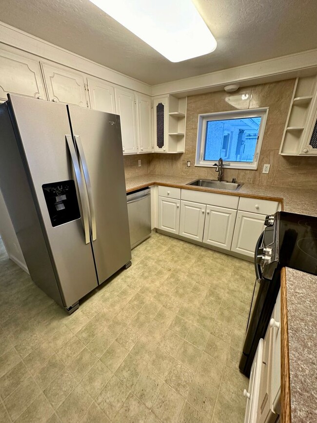 Building Photo - 3 Bedroom Home in Fairbanks for Rent!