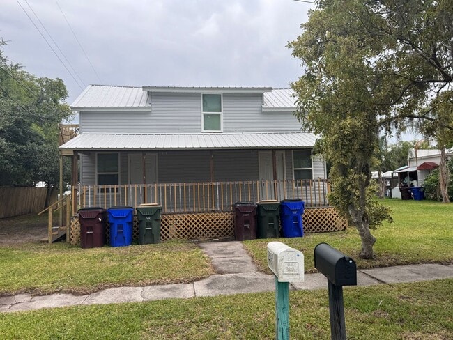 Primary Photo - Renovated 2 bedroom, 2 bathroom duplex in ...