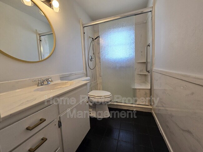 Building Photo - 1309 W Beech Dr