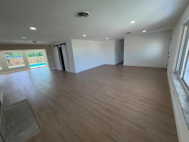 Building Photo - 1822 Banyan Tree Dr