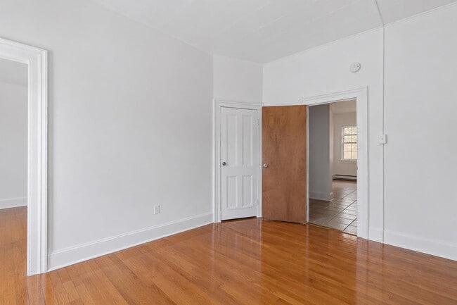 Building Photo - 86 Griffith St