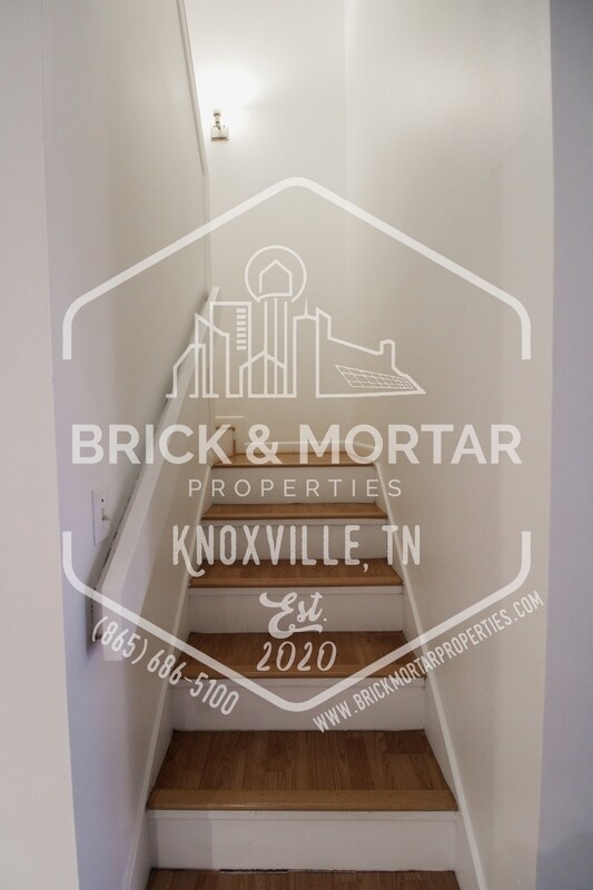 Building Photo - 4003 Valley View Dr NE