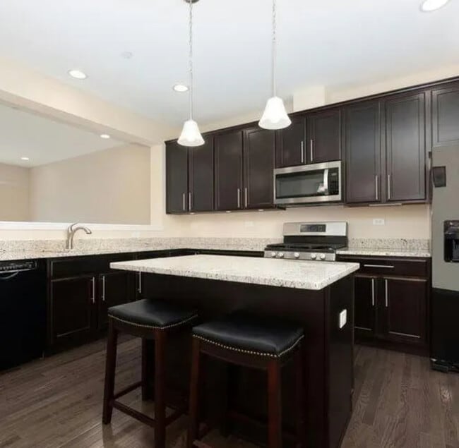 Building Photo - 2942 Madison Dr