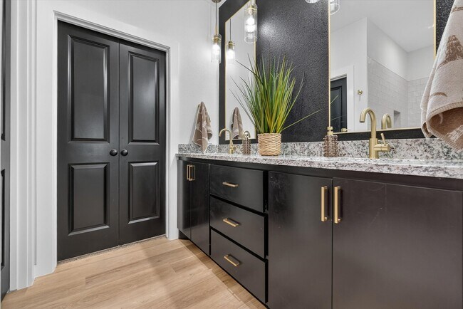 Building Photo - 1415 Farmhouse Ave