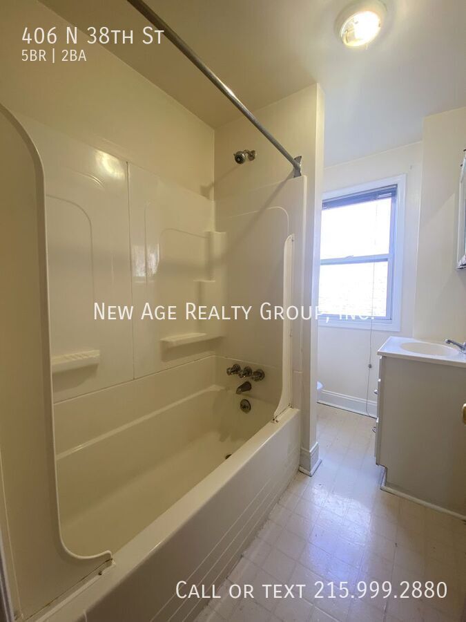 Building Photo - 406 N 38th St
