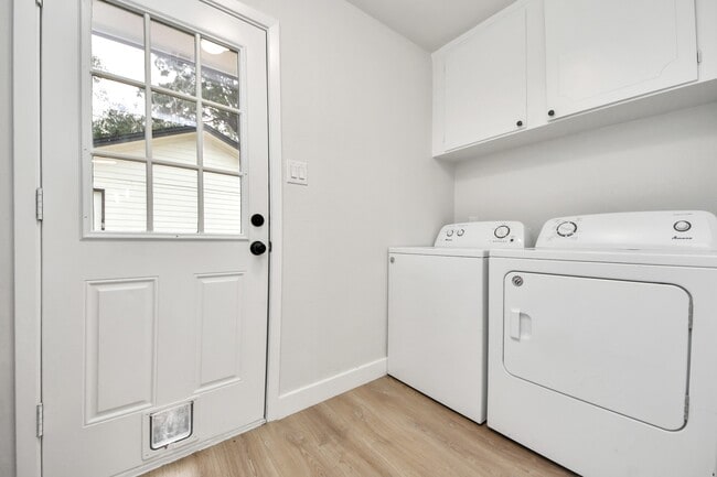 Building Photo - 10003 Briarwild Ln