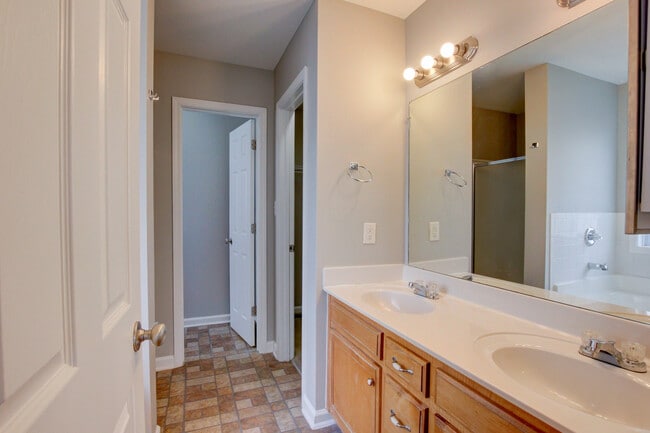 Building Photo - 3696 S Naples Ct