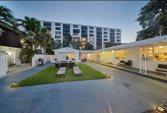 Building Photo - 2307 N Ocean Blvd
