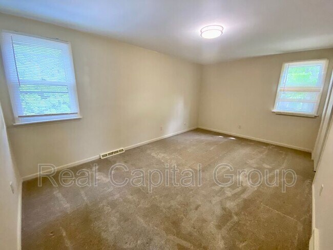 Building Photo - 183 Sunshine Dr