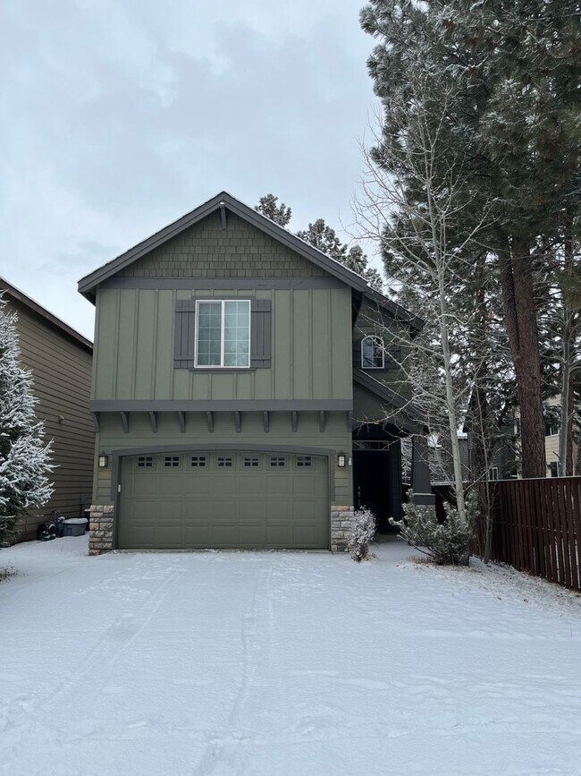 Building Photo - 3 Bed/2.5 Bath Single Family Home in River Canyon Estates