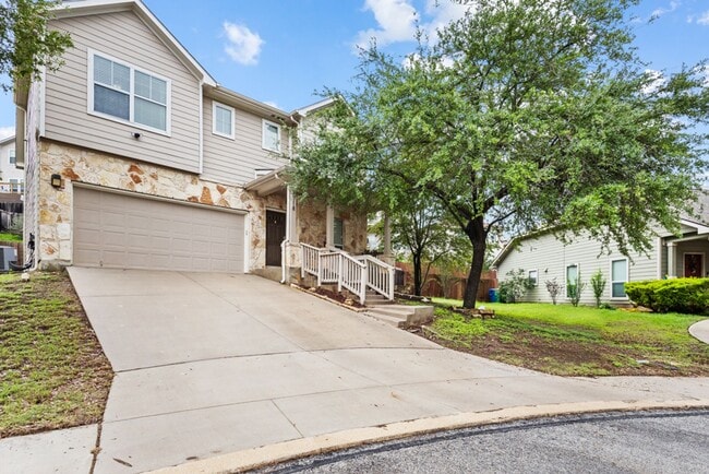 Building Photo - Charming Home Awaits: Spacious & Modern Living in a Prime Location