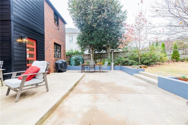 Building Photo - 360 8th St NE