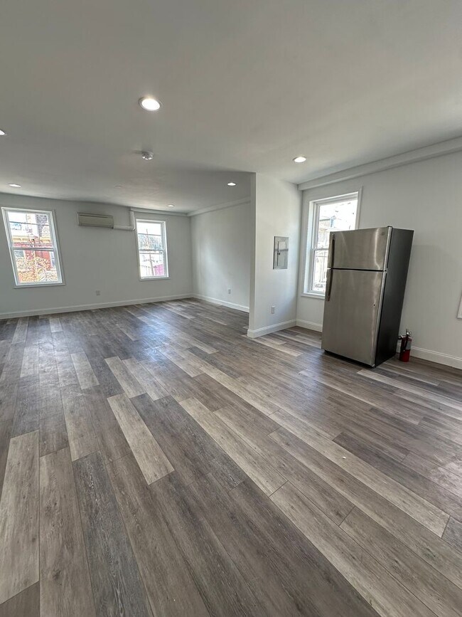 Building Photo - 3847 Terrace St