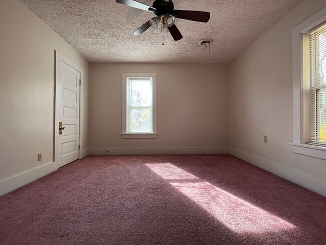 Building Photo - djb304