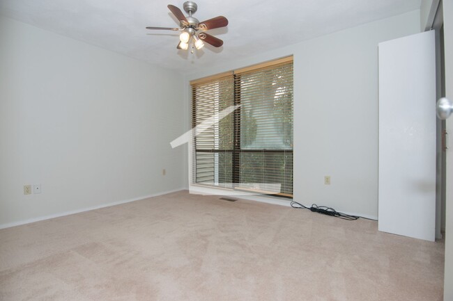 Building Photo - HOT ALLSTON LISTING!!!!