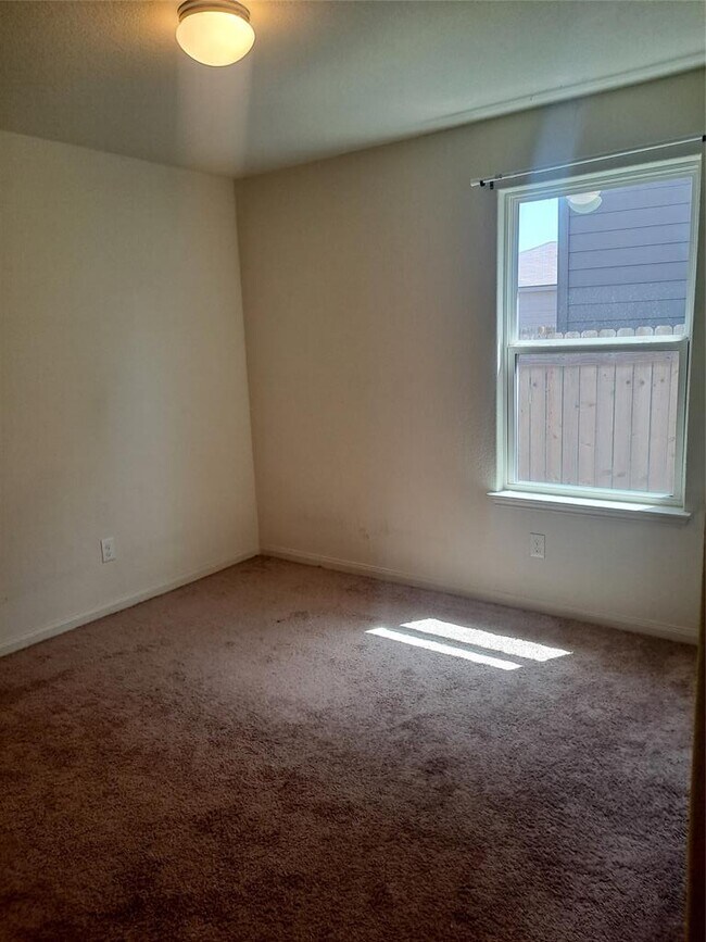 Building Photo - 685 Yearwood Ln