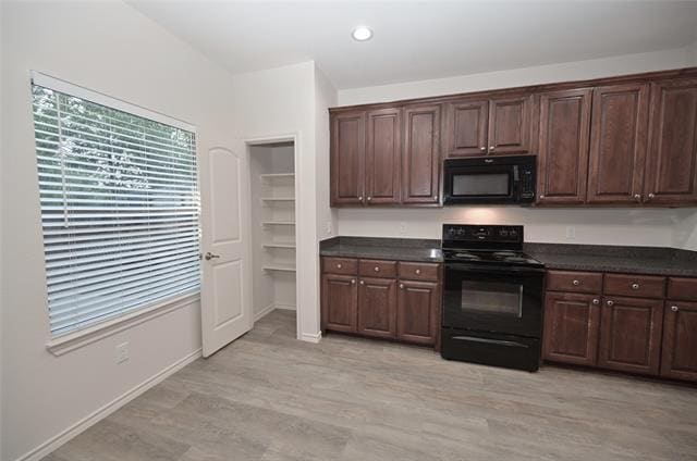 Building Photo - 808 Bahar Ct