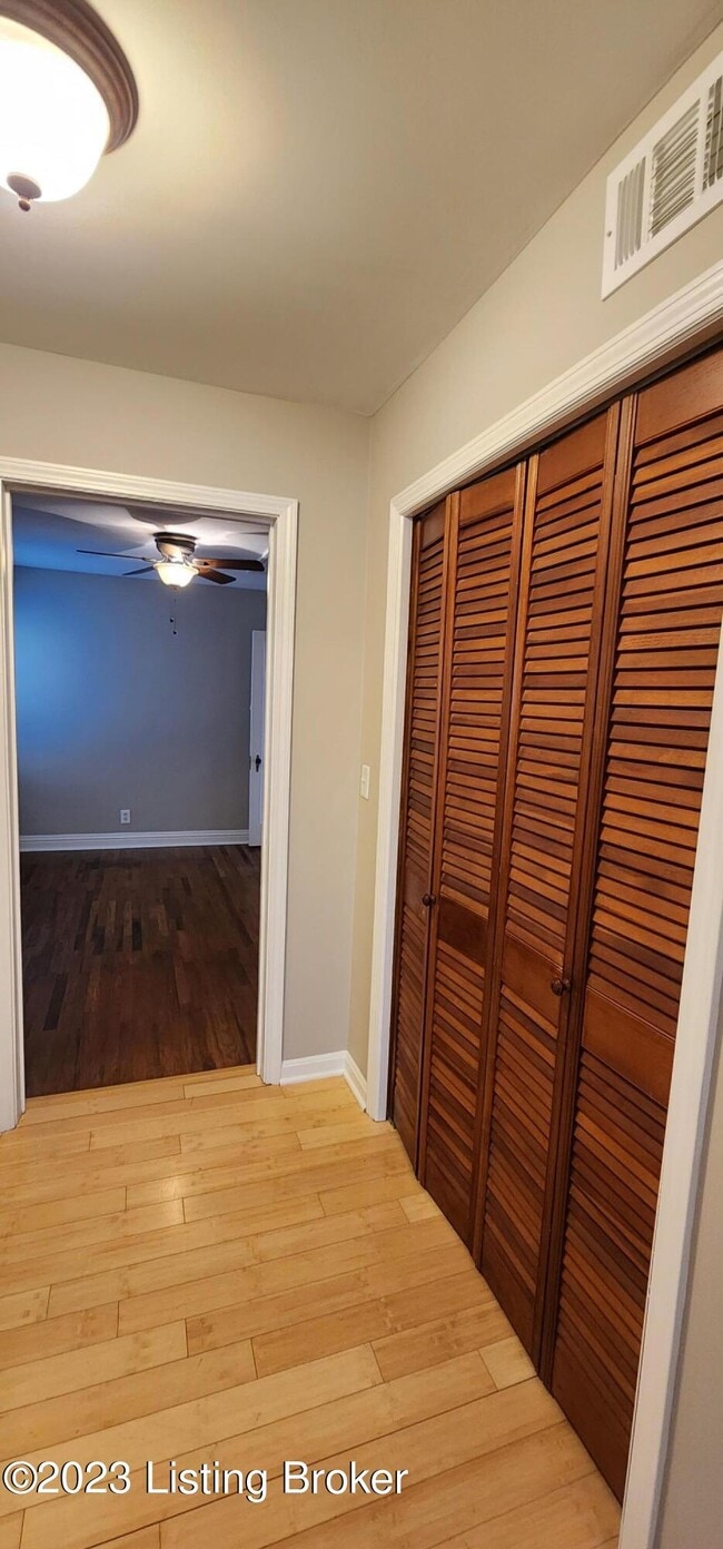 Building Photo - 208 Colonial Dr