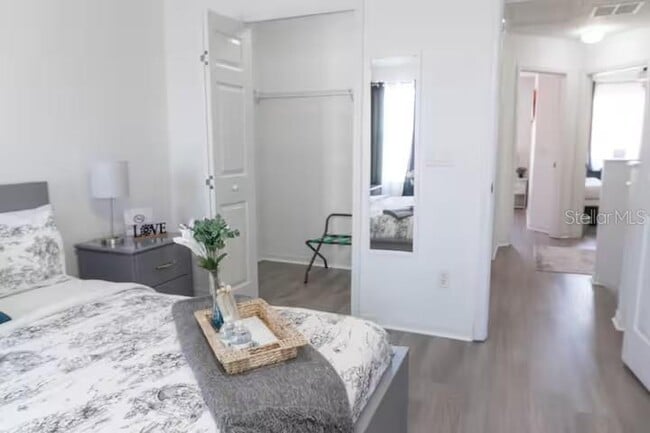 Building Photo - 1139 S Beach Cir