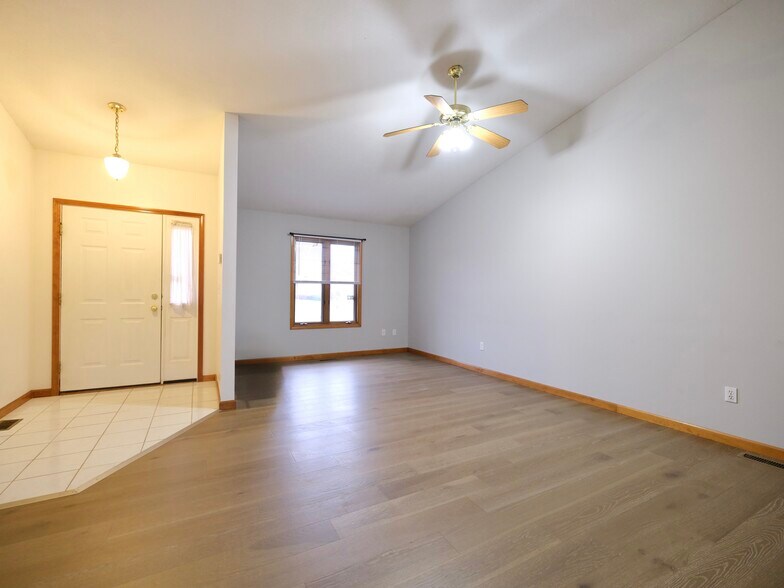 Building Photo - 2614 Findley Dr