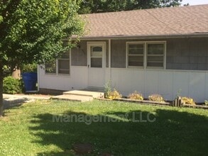 Building Photo - 627-629 E 8th St