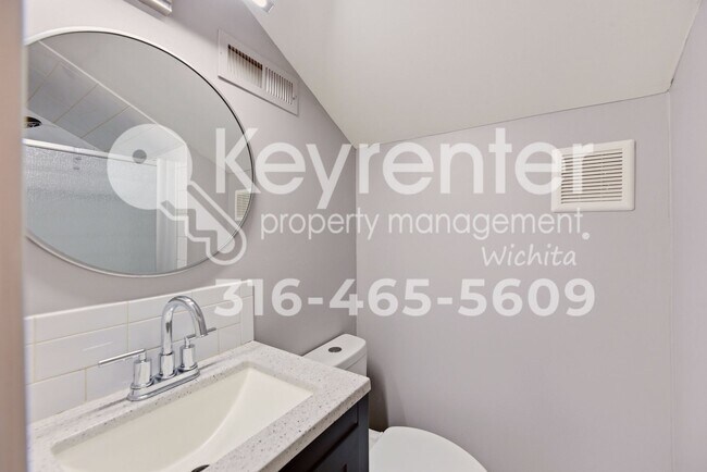Building Photo - Cute 1 bedroom guesthouse in a great neighborhood, close to Wesley Hospital and local restaurants!